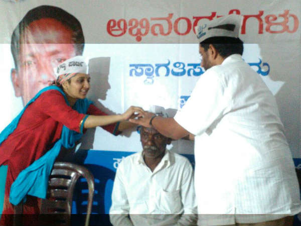 Bakila Hukrappa joins Aam Admi Party in Mangaluru