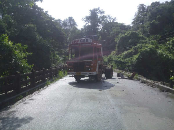 ಸೇತುವೆ ಬಿರುಕು ಬಿಟ್ಟಿರುವ ಶಂಕೆ