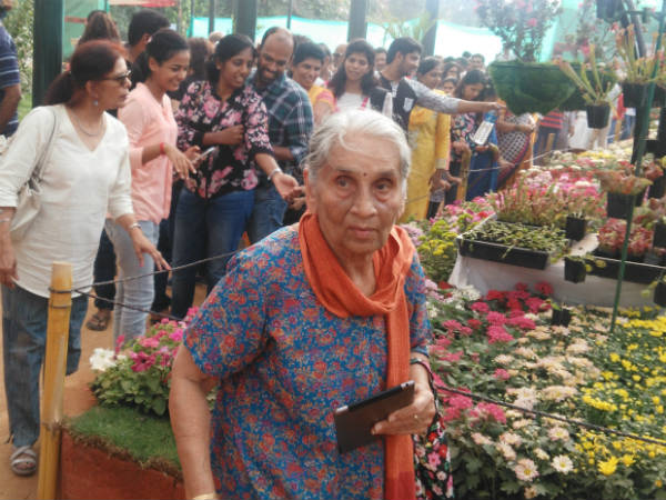 ಕೆಂಪು-ಬಿಳಿ ಗುಲಾಬಿ ಕಾಂಬಿನೇಶನ್