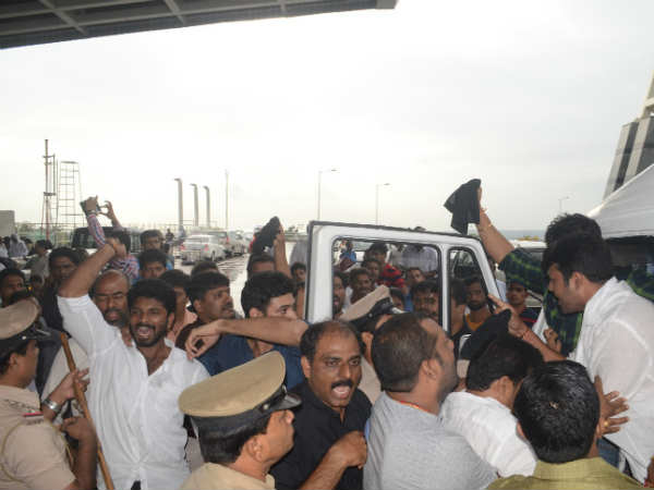 ಪ್ರತಿಭಟನೆ ನಡೆಸಿದವರು ವಶಕ್ಕೆ