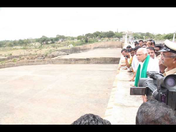 ಸ್ಥಳೀಯ ಮುಖಂಡರಿದ್ದರು