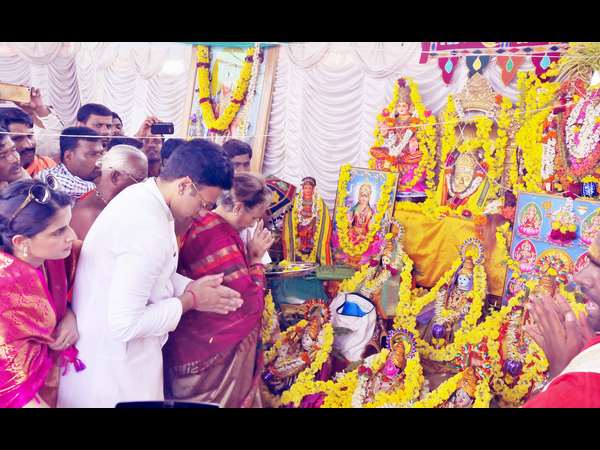 Bagina offered to godess by wodeyar family