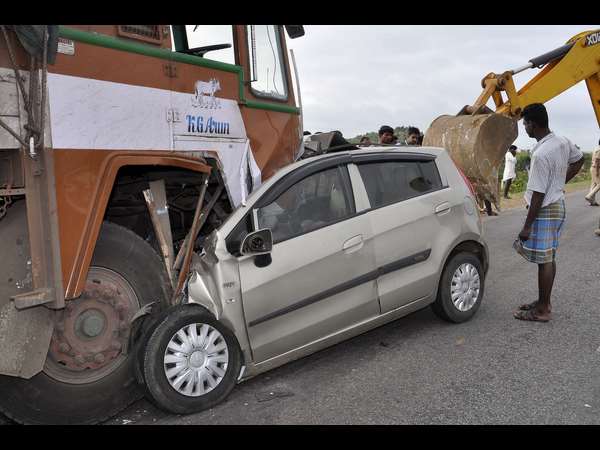 Car and lorry collided, four people dead
