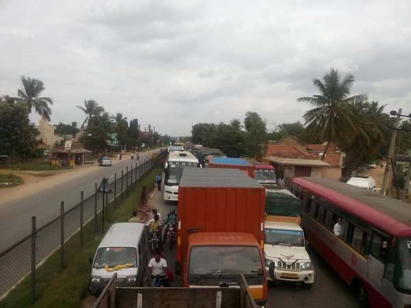 ರೈಲು ನಿಲ್ದಾಣಕ್ಕೆ ಮುತ್ತಿಗೆ