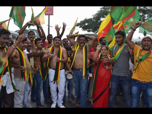 ಅರೆಬೆತ್ತಲೆ ಮೆರವಣಿಗೆ