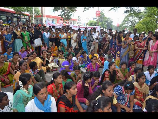 ಜನಪ್ರತಿನಿಧಿಗಳ ಪಕ್ಷ ನಿಷ್ಠೆ