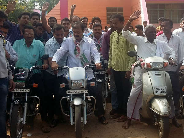 ಕೆಆರ್ಎಸ್ ಚಲೋ ಬೈಕ್ ರ್ಯಾಲಿ ಕೆಆರ್ಎಸ್ ಚಲೋ ಬೈಕ್ ರ್ಯಾಲಿ