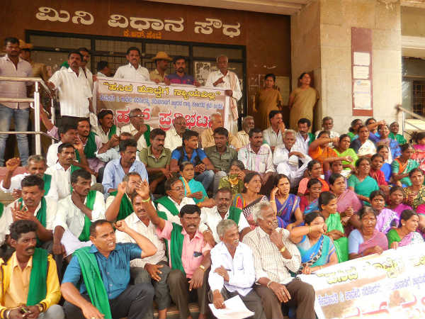 ರೈತ ಹೋರಾಟಗಾರರ ಬಂಧನ ಬಿಡುಗಡೆ ರೈತ ಹೋರಾಟಗಾರರ ಬಂಧನ ಬಿಡುಗಡೆ