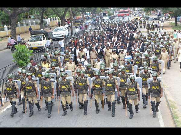 ವಕೀಲರಿಗೆ ತಡೆ