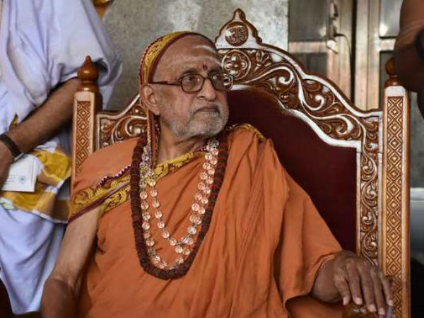 ಭಕ್ತರಿಗೆ ಪ್ರಸಾದ