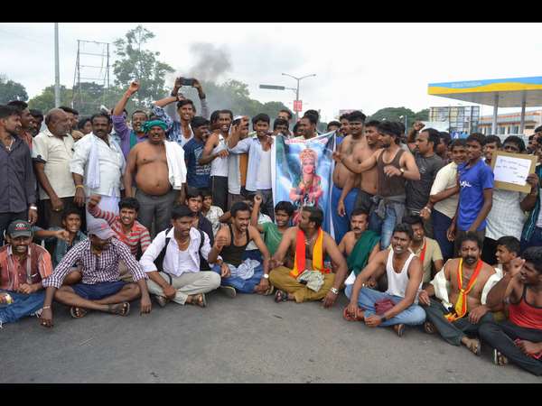 Voilence continue in Mandya after Supreme direction