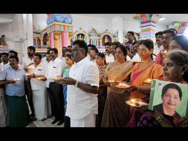 Tamilnadu government should disclose Jayalalithaa health status