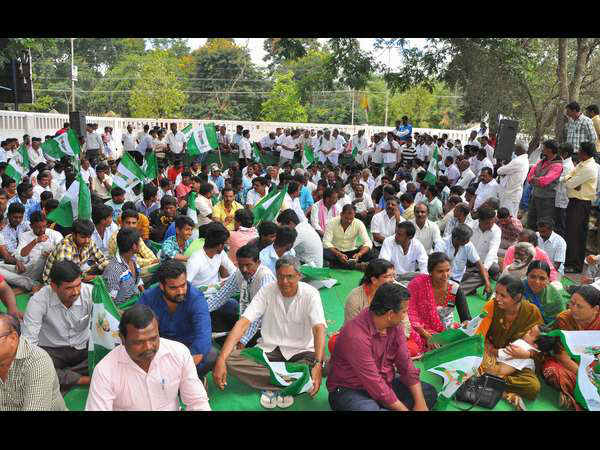 Protest by bjp, jds, karave in Hassan