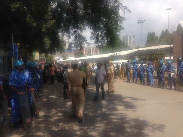 Rail rokho Protest stopped by police