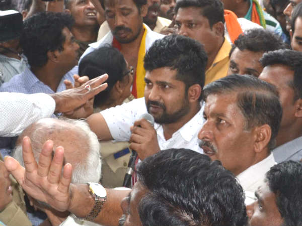 Cauvery issue : RTI activist demands action against Ambareesh