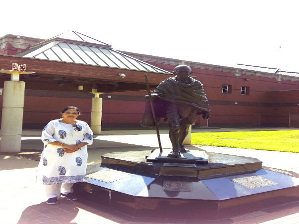 ಕಿಂಗ್, ಗಾಂಧಿ ಅಹಿಂಸಾ ಪ್ರಿಯರಿಗೆ ಪ್ರಾತ:ಸ್ಮರಣೀಯರು