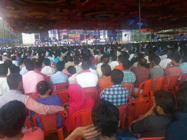 ಸಂಶಯದಿಂದ ಕಾಣುತ್ತಿದ್ದಾರೆ