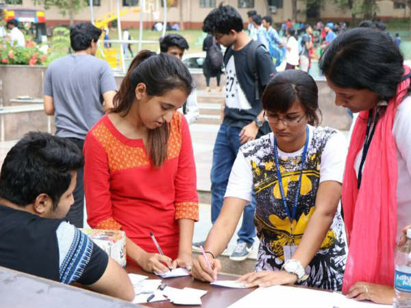 Thousands of volunteers protest against steel fly over