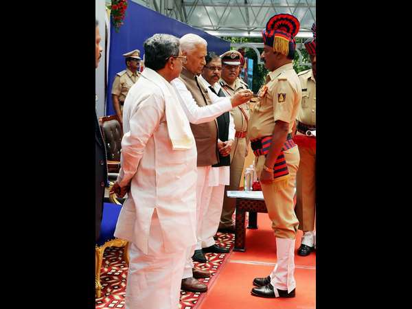 ಸಮಾಜ ನಿಮ್ಮಿಂದ ಉತ್ತಮ‌ ಸೇವೆ ನಿರೀಕ್ಷಿಸಿದೆ : ಸಿಎಂ