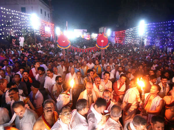35 ಸಾವಿರ ಶಿಷ್ಯರು
