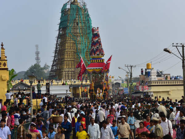 ಮೈಸೂರು: ನಾಡದೇವತೆ ಚಾಮುಂಡೇಶ್ವರಿ ಅದ್ಧೂರಿ ರಥೋತ್ಸವ