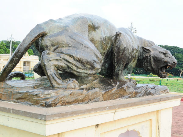 Do you know the story behind Mysore palace bronze tigers