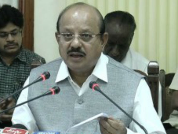 Onion price fall to 20years low, APMC yards at 1 to 5 Rs