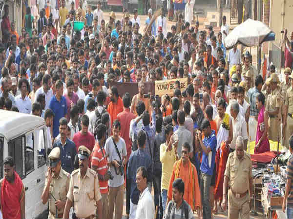 Pejawar Seer inaugurates Kanaka Nade programme in Udupi