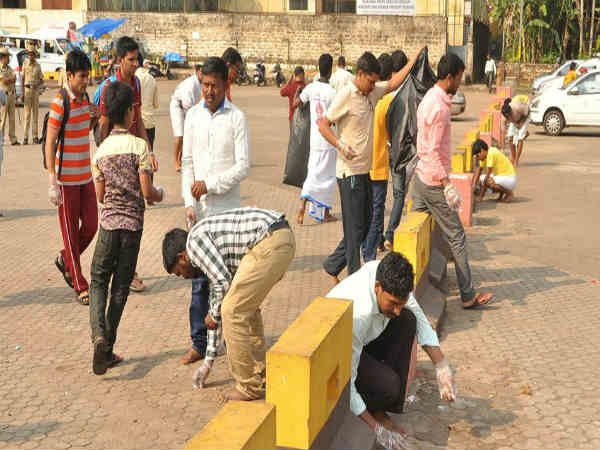 Pejawar Seer inaugurates Kanaka Nade programme in Udupi
