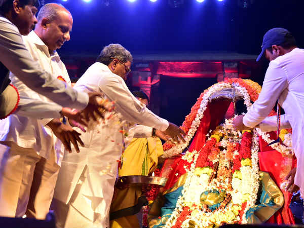 ಕಾರ್ಯಕ್ರಮದಲ್ಲಿ ಗಣ್ಯರ ದಂಡು