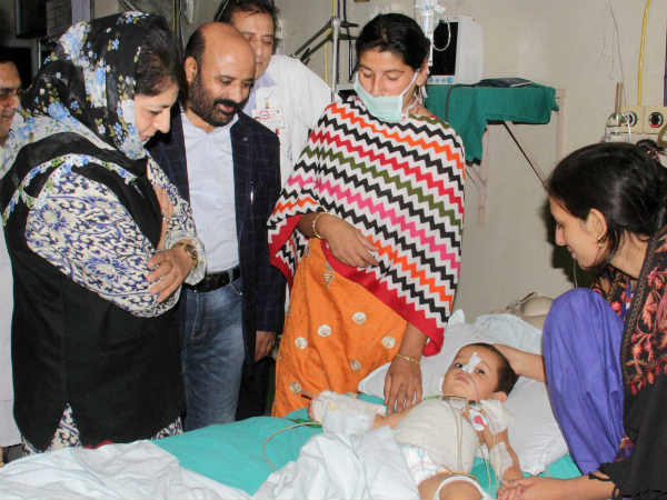 ಗುಂಡಿಗೆ ಗೊತ್ತೆ ಕಂದಮ್ಮ ಯಾರು ಗುಂಡಿಗೆ ಗೊತ್ತೆ ಕಂದಮ್ಮ ಯಾರು