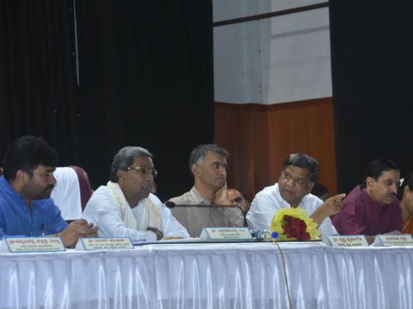 ಅಸಮರ್ಪಕ ಕಬ್ಬು ಖರೀದಿಸಿ ಜಾನುವಾರುಗಳಿಗೆ ಮೇವು