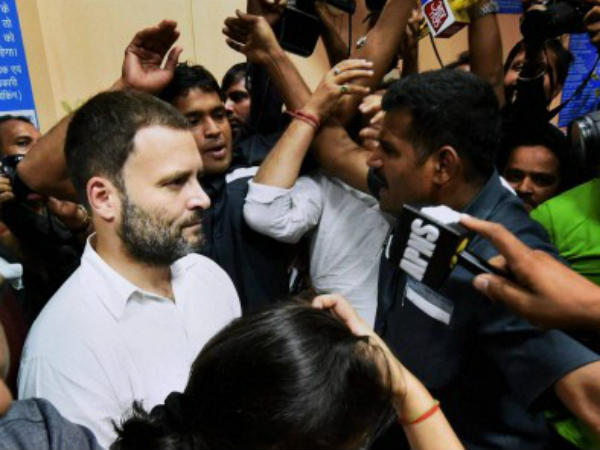 ಬ್ಯಾಂಕ್ ಗೆ ರಾಹುಲ್ ಭೇಟಿ