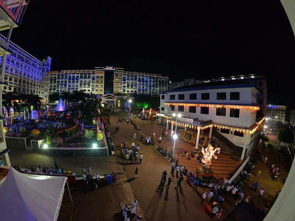 12 ಸಿನೆಮಾಗಳ ಪ್ರದರ್ಶನ 