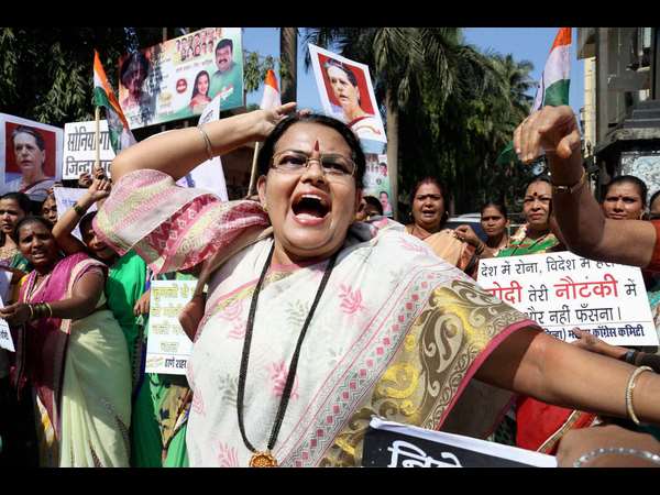 ಕಾಂಗ್ರೆಸ್ ಕಾರ್ಯಕರ್ತೆಯರ ಆಕ್ರೋಶ