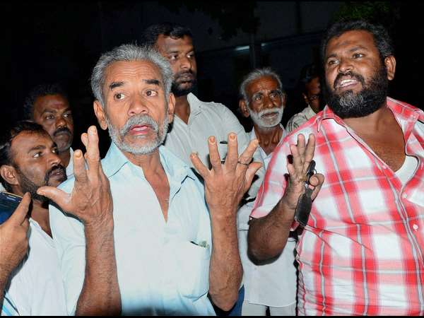 ಮದುರೈ ಕೋರ್ಟ್ ಹೊರಗೆ