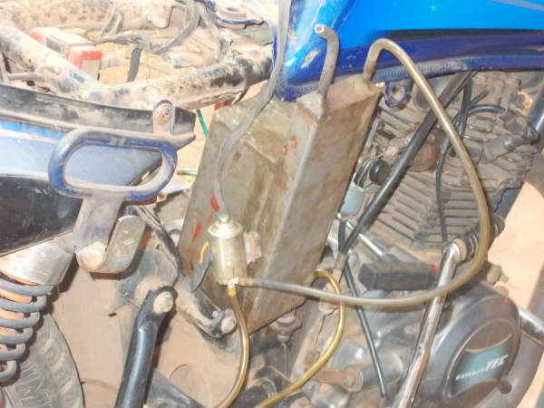 Hubballi:a man invented a machine to convert petrol in to gas