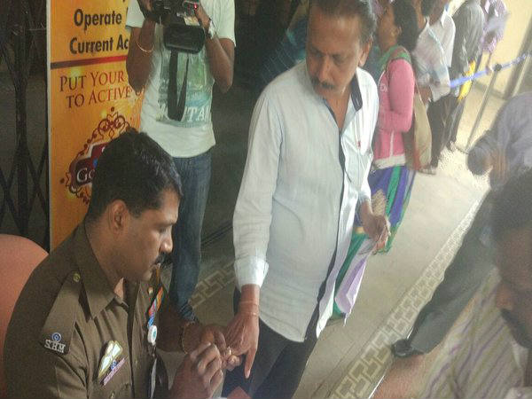 BANKS INKING CUSTOMERS IN BENGALURU