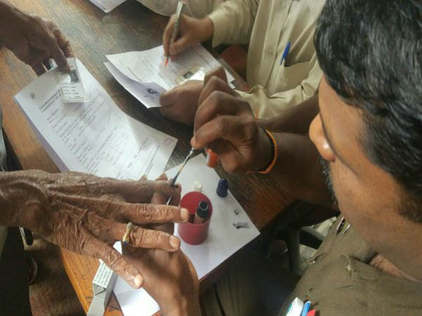 BANKS INKING CUSTOMERS IN BENGALURU