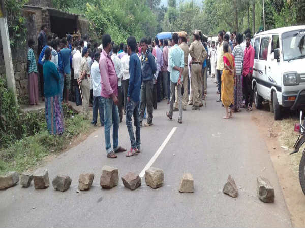 perpetrators torched on rss leader's car in kodagu perpetrators torched on rss leader's car in kodagu