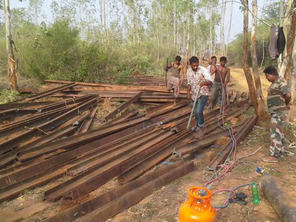 Forest department constructing rail track to prevent elephants Forest department constructing rail track to prevent elephants