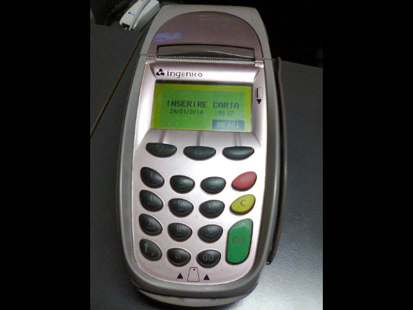 ಕಾರ್ಡ್ ಸ್ವೈಪ್ ಮಾಡುವ ಯಂತ್ರ ಕಾರ್ಡ್ ಸ್ವೈಪ್ ಮಾಡುವ ಯಂತ್ರ