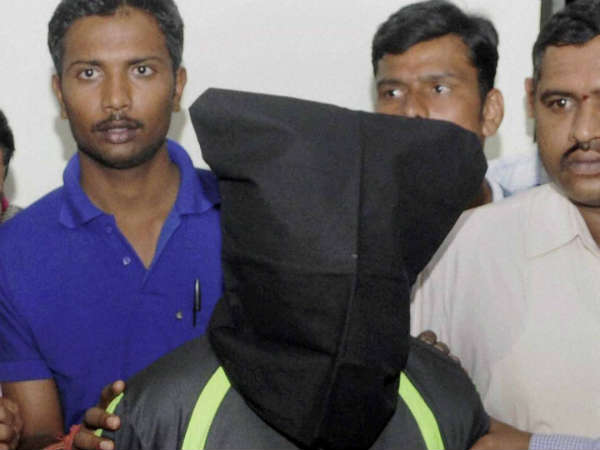 ಸಿಕ್ಕಿಬಿದ್ದಿದ್ದರು ಕಾಮಪಿಶಾಚಿಗಳು