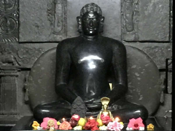 ಪ್ರಭಾವಳಿಯು ಅತ್ಯಂತ ವಿಶಿಷ್ಟವಾದದ್ದು