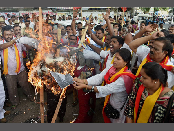 ಕಾವೇರಿ ಹಾಗೂ ಕಳಸಾ ಬಂಡೂರಿ ಪ್ರತಿಭಟನೆ