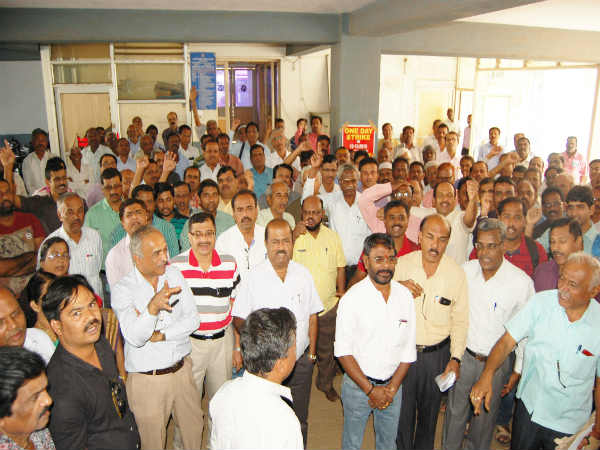 Hubballi BSNL staff strike against central government decision