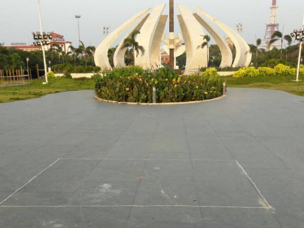 Jayalalithaa no more: Cremation next to MGR Samadhi on Marina beach