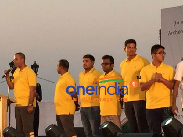 6 members pay tribute to troops by swimming from Mumbai to Mangalore