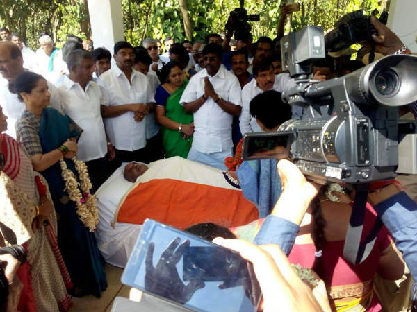 ಜನಮನ್ನಣೆ ಗಳಿಸಿದ್ದ ರಾಜಕಾರಣಿ ಜನಮನ್ನಣೆ ಗಳಿಸಿದ್ದ ರಾಜಕಾರಣಿ