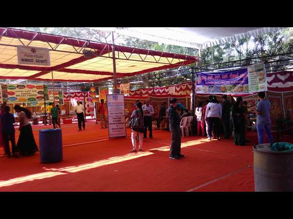 ವಿವಿಧ ಕರಕುಶಲ ಮಳಿಗೆಗಳು 